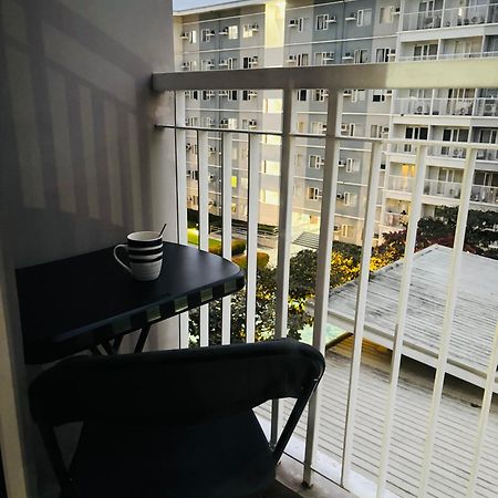 Trees Residences - Tower 11 1Br With Balcony Manila Bagian luar foto